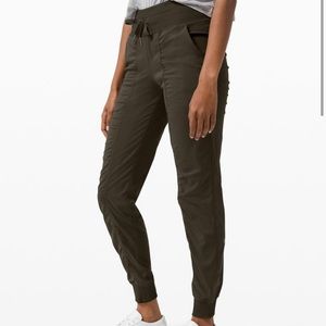 Lululemon joggers brand new